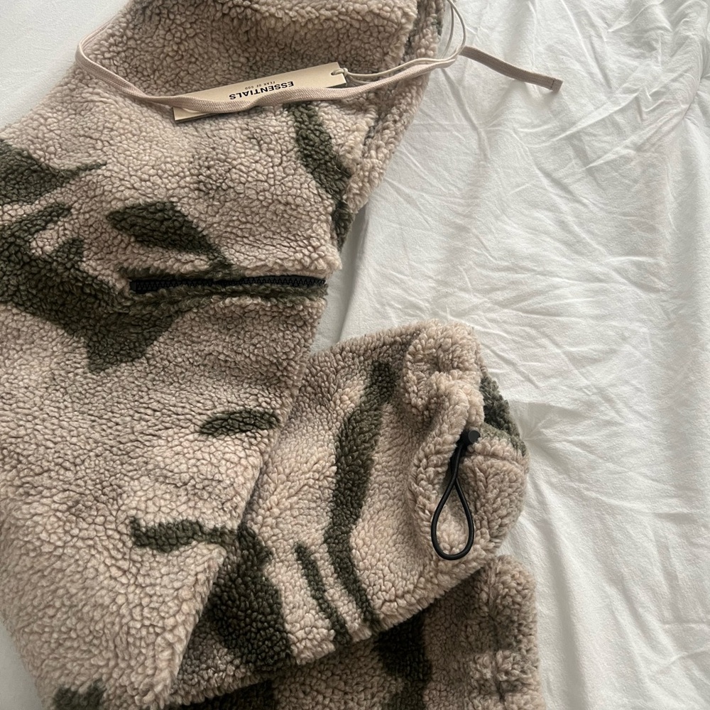 Essentials Camouflage Sweatpants - Green and Tan - Picture 4 of 4